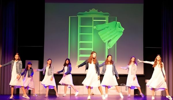 At home Tanzaufführung